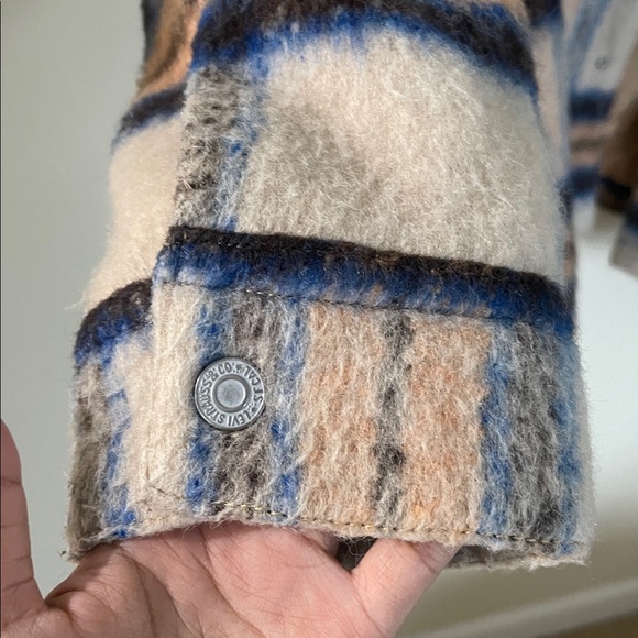 Levi's Men's portoloa wool Cream and Blue Plaid Jacket - Picture 9 of 11